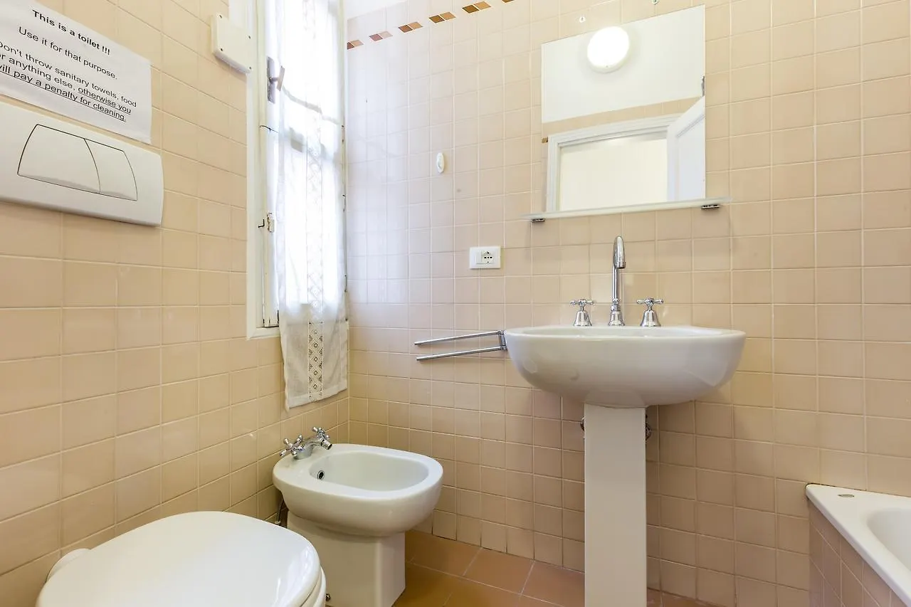 Venice Dose Guesthouse 2*,  Italy